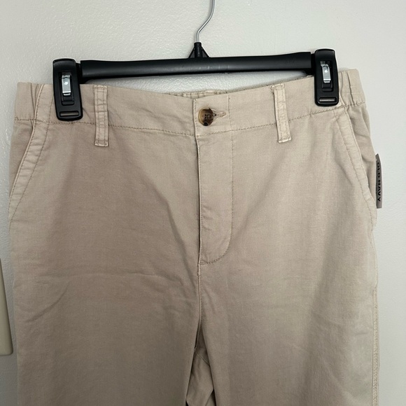 Old Navy Women's Khaki Straight Leg Pants - Picture 4 of 5